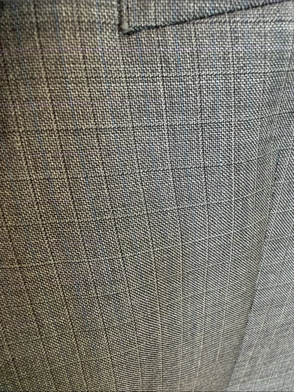 Jos. A. Bank Gray Men's Sport Coat w/Very Light Purple/Blue Grid Pattern, 39R